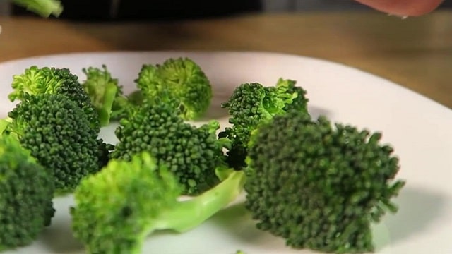 Запеканка из курицы с брокколи и сыром с ананасами